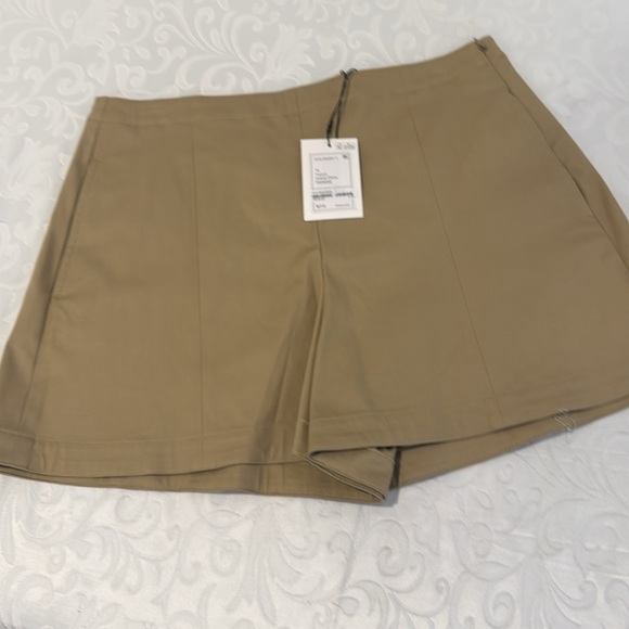 Theory Stretch Cotton Chino Shorts. Ladies 10 - Picture 6 of 15